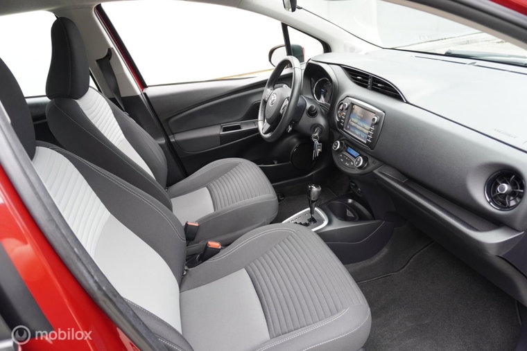 Vehicle Image 12