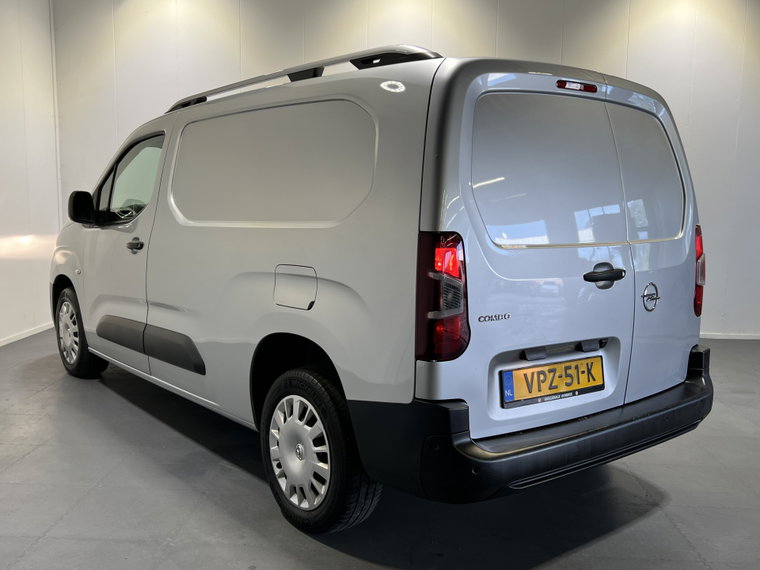 Vehicle Image 32