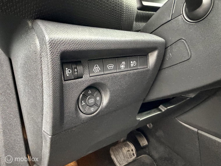 Vehicle Image 28