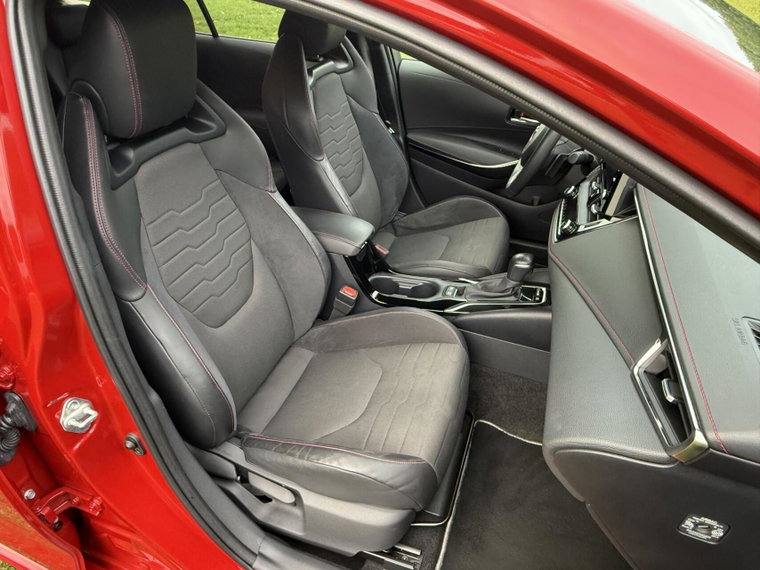 Vehicle Image 16