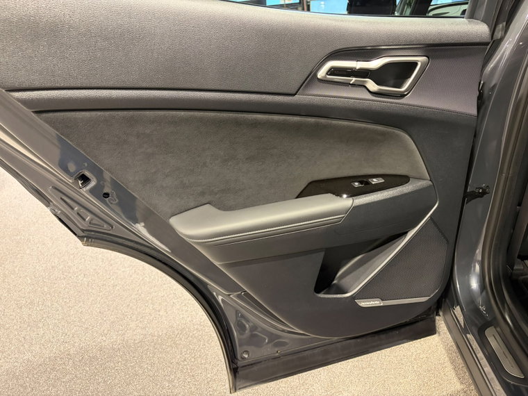 Vehicle Image 37