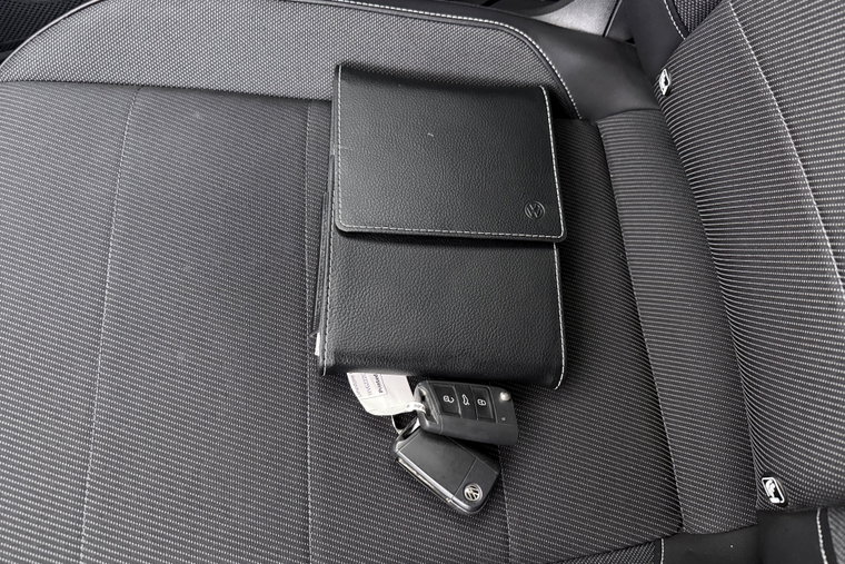 Vehicle Image 30