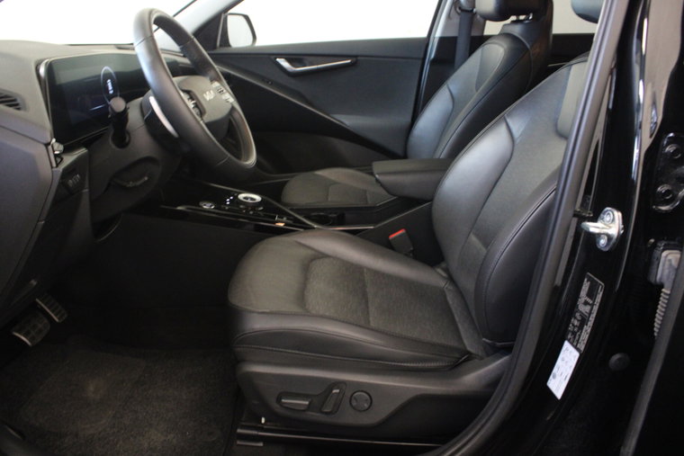 Vehicle Image 16