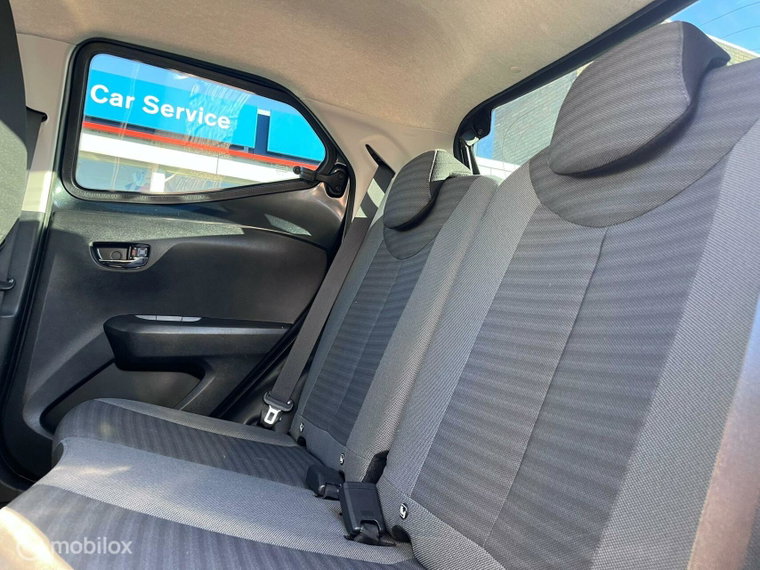 Vehicle Image 13