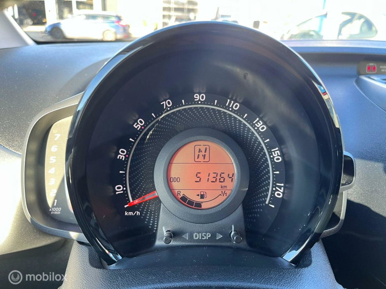 Vehicle Image 16