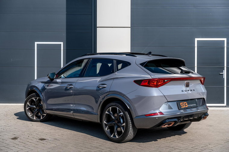 Vehicle Image 8