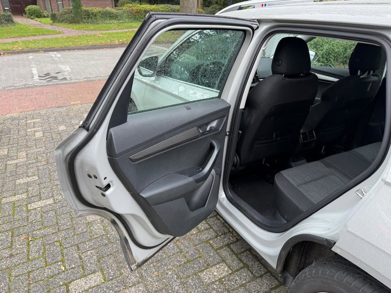 Vehicle Image 32