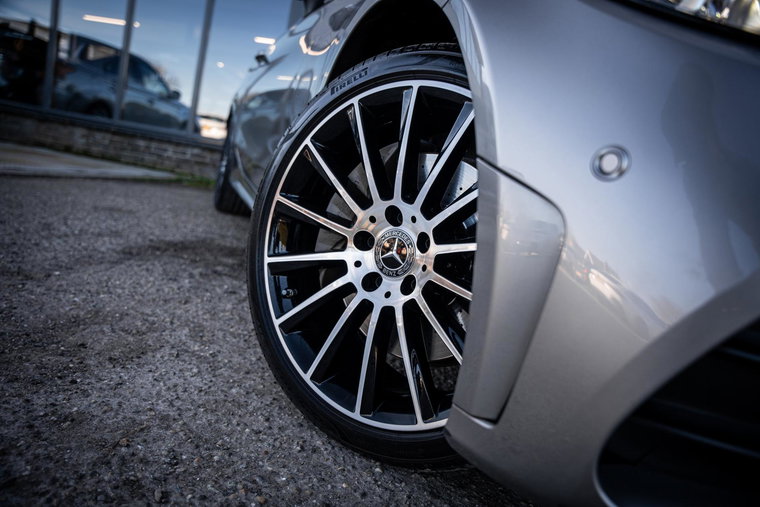 Vehicle Image 9