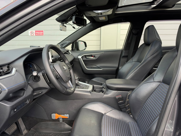 Vehicle Image 12