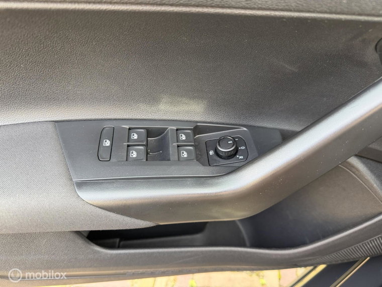 Vehicle Image 28