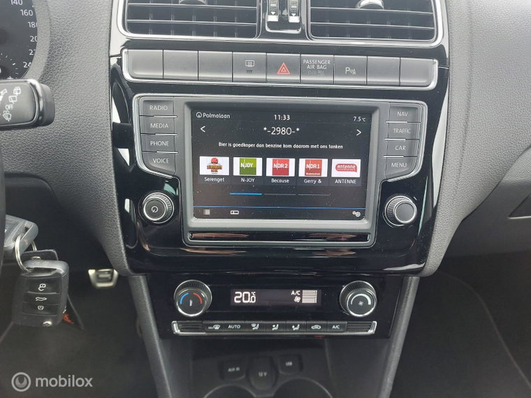 Vehicle Image 16
