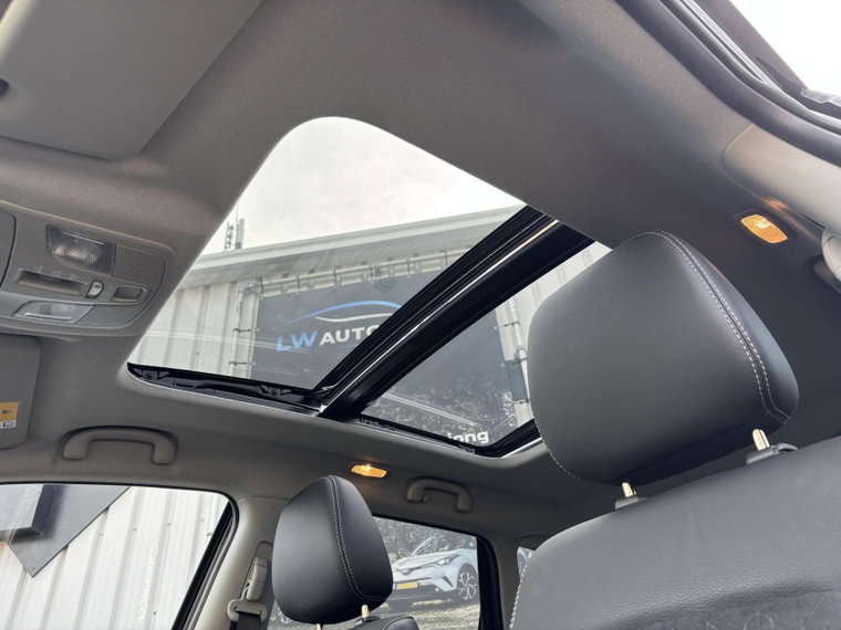 Vehicle Image 25