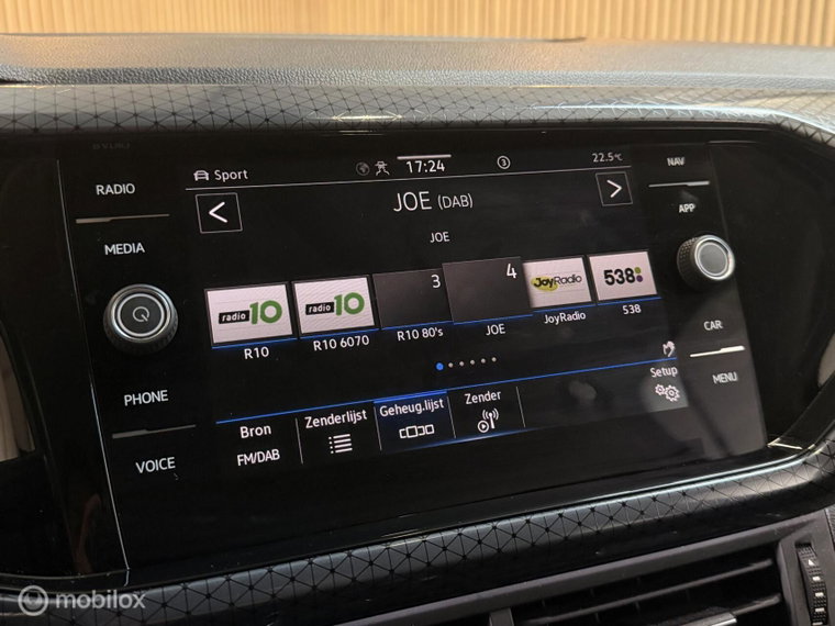 Vehicle Image 22