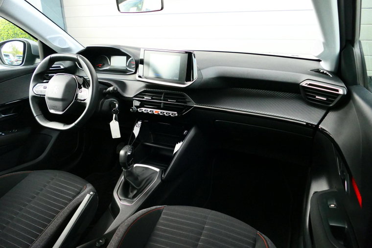 Vehicle Image 16