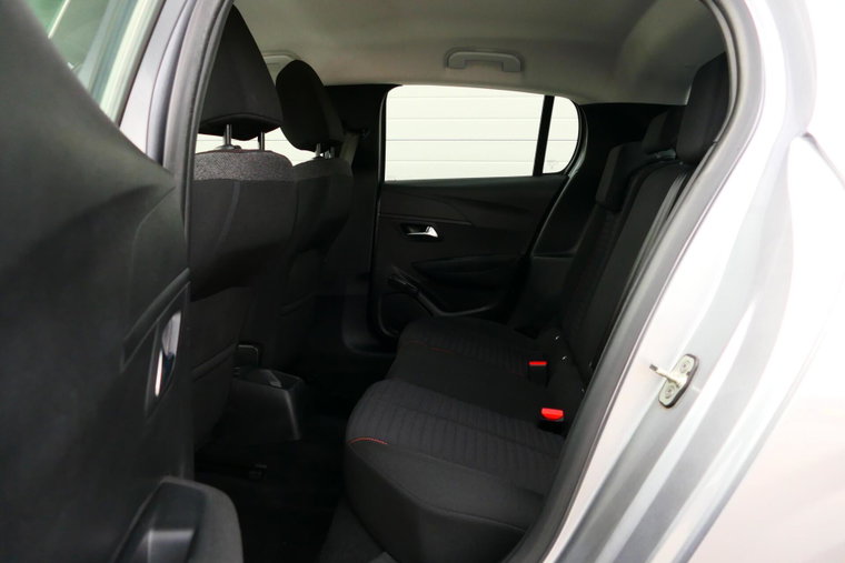 Vehicle Image 32