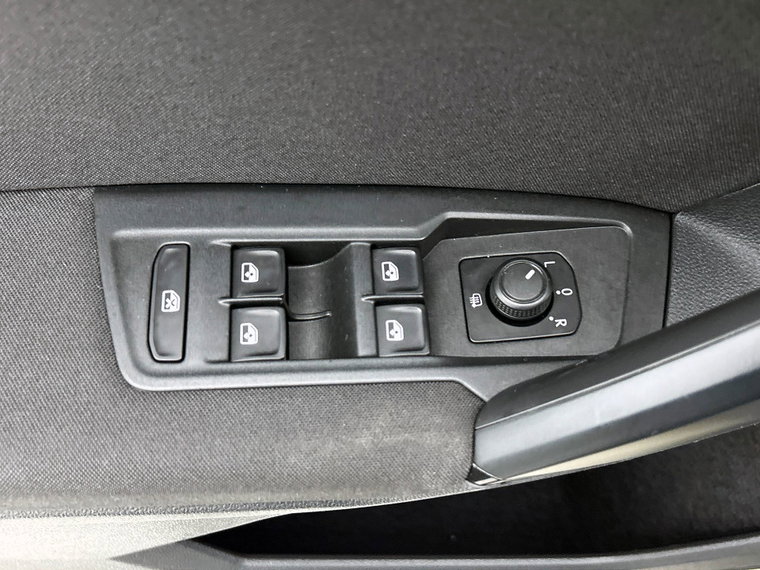 Vehicle Image 32