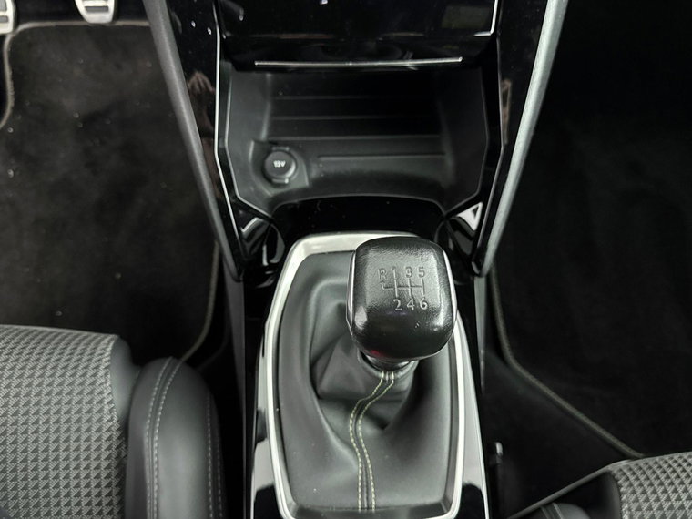 Vehicle Image 25