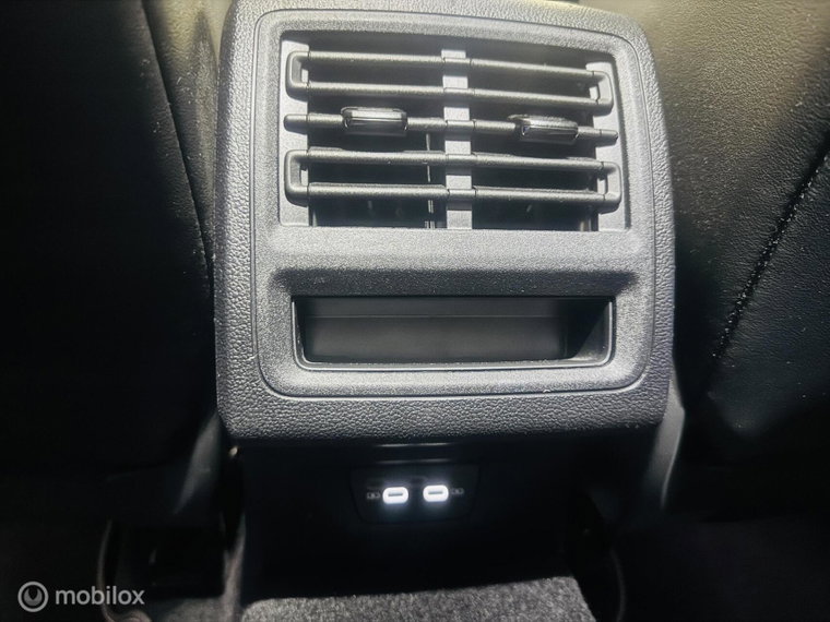 Vehicle Image 29