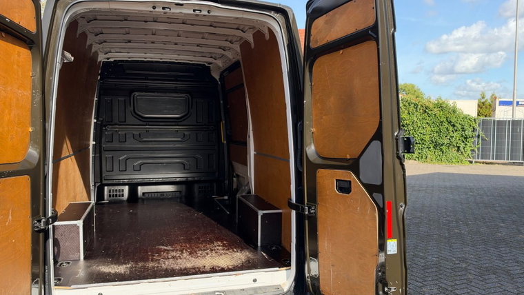 Vehicle Image 13