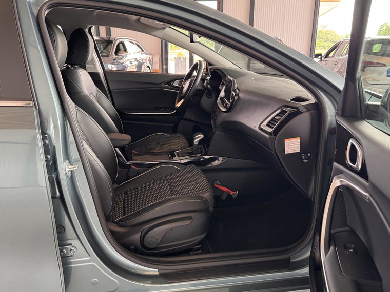 Vehicle Image 32