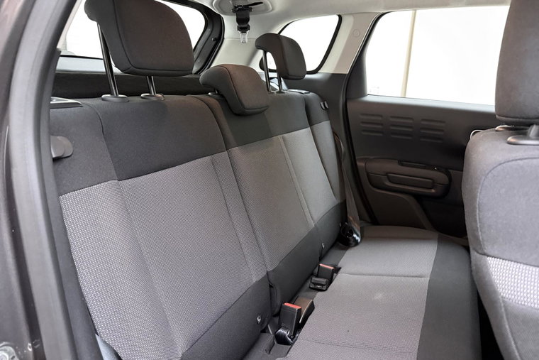 Vehicle Image 16