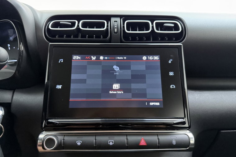 Vehicle Image 25