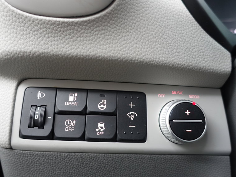 Vehicle Image 24