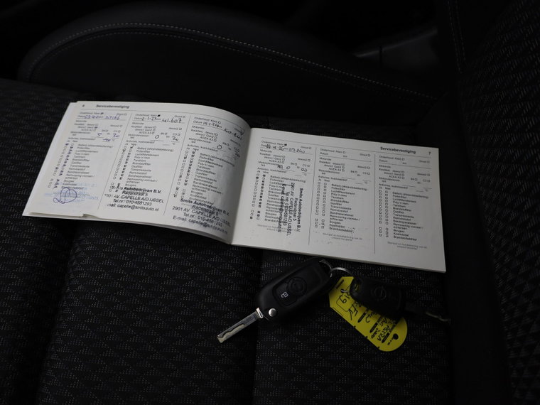 Vehicle Image 25