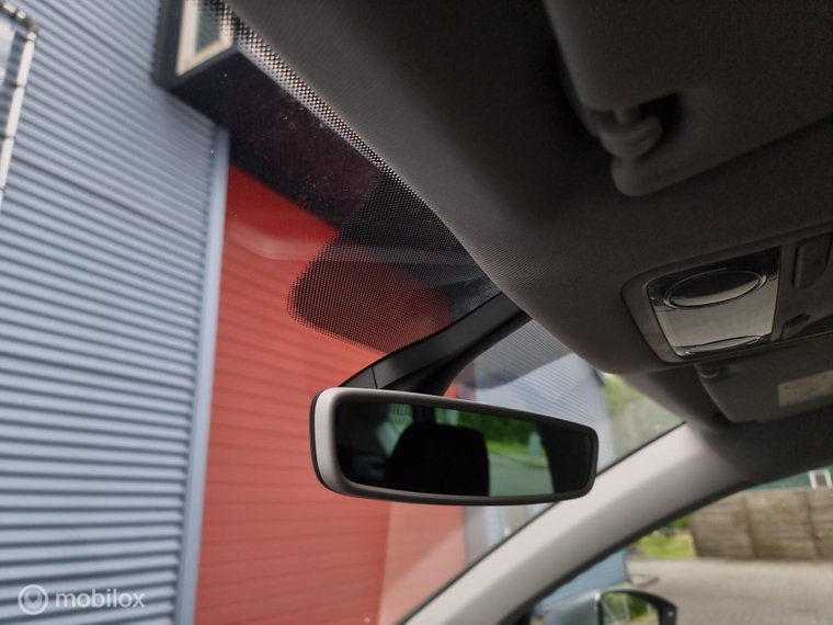Vehicle Image 28