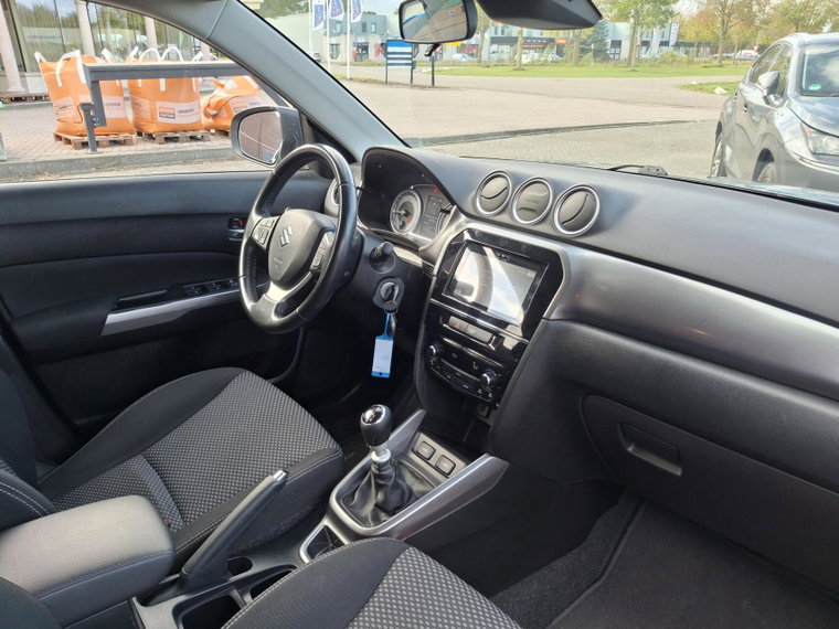 Vehicle Image 16