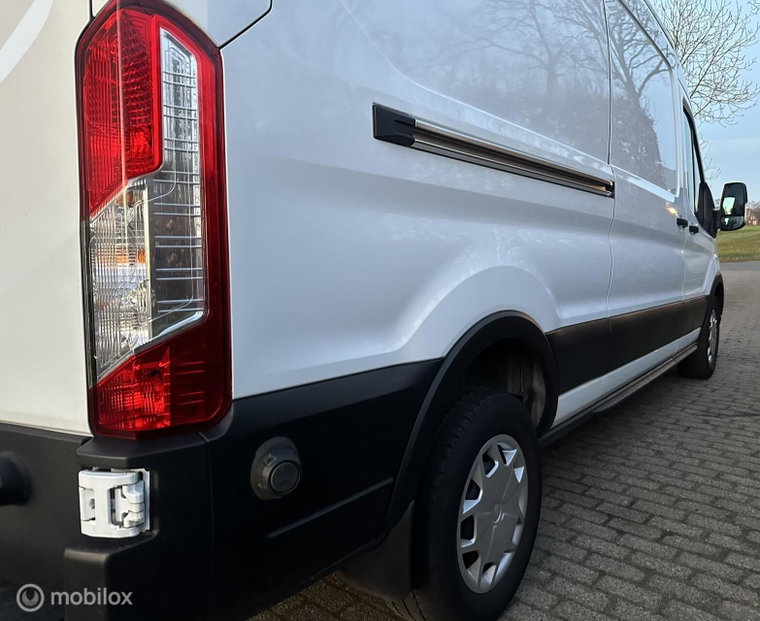 Vehicle Image 21