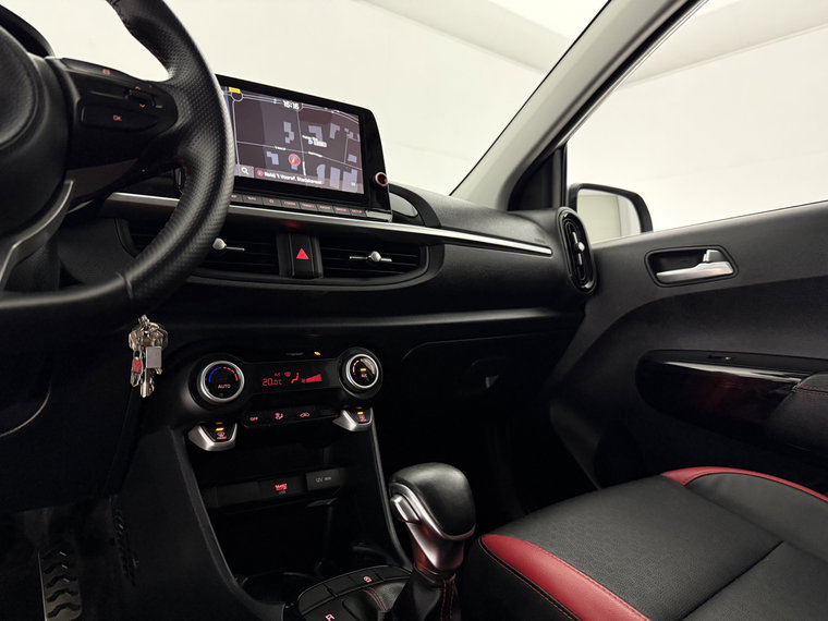 Vehicle Image 25
