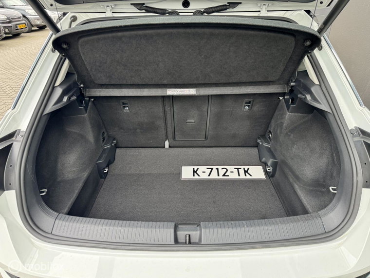 Vehicle Image 38
