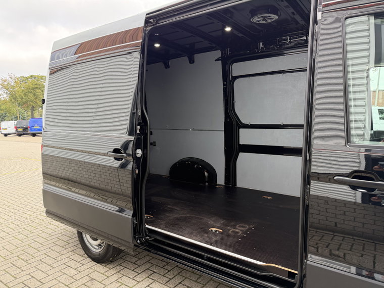 Vehicle Image 28
