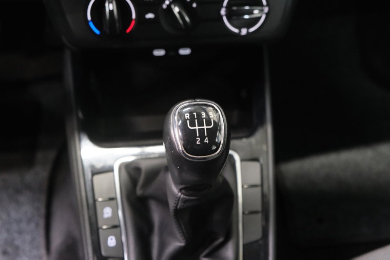 Vehicle Image 23