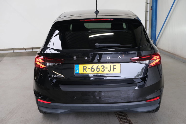Vehicle Image 6