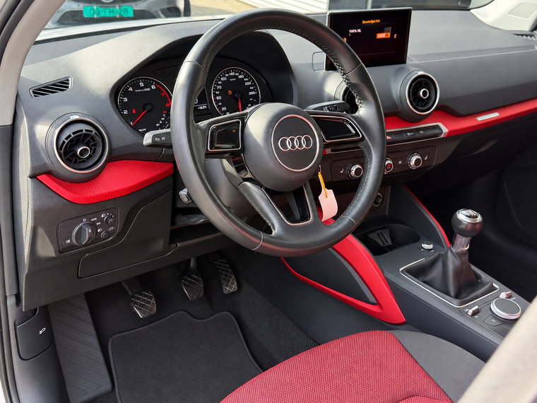 Vehicle Image 25