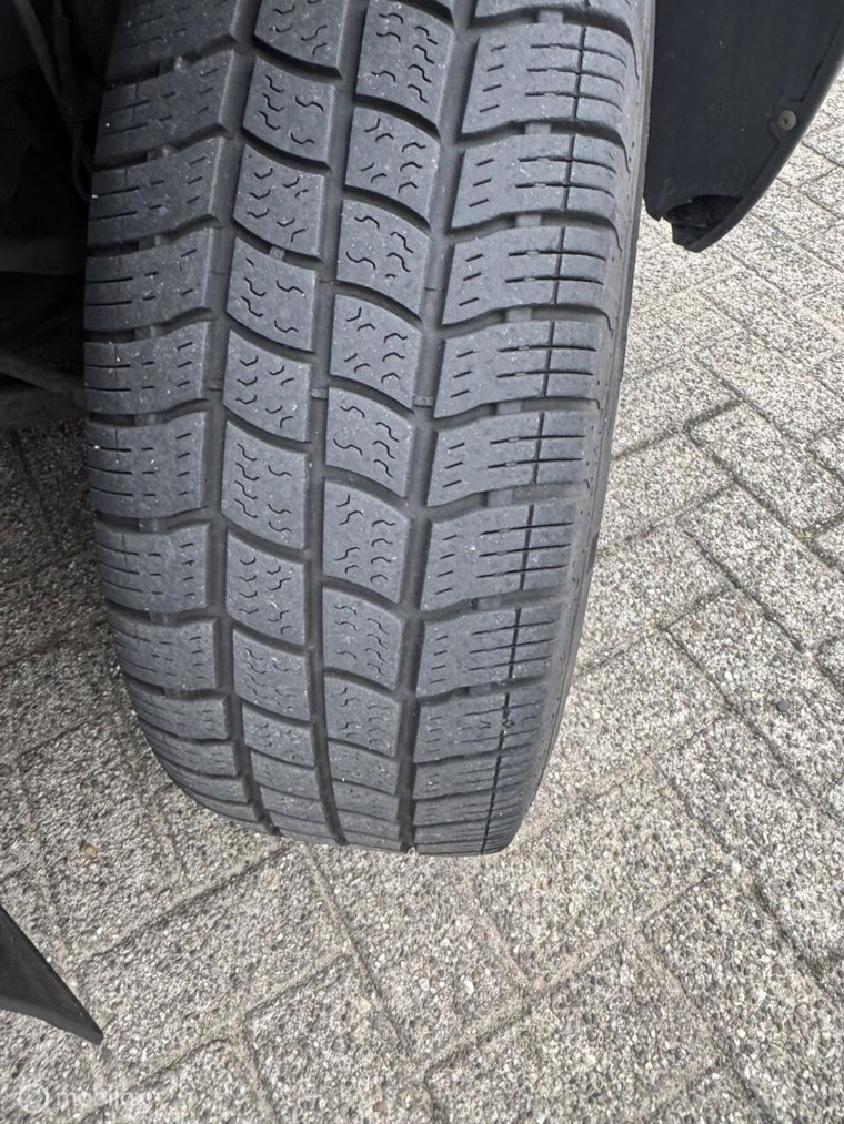 Vehicle Image 40