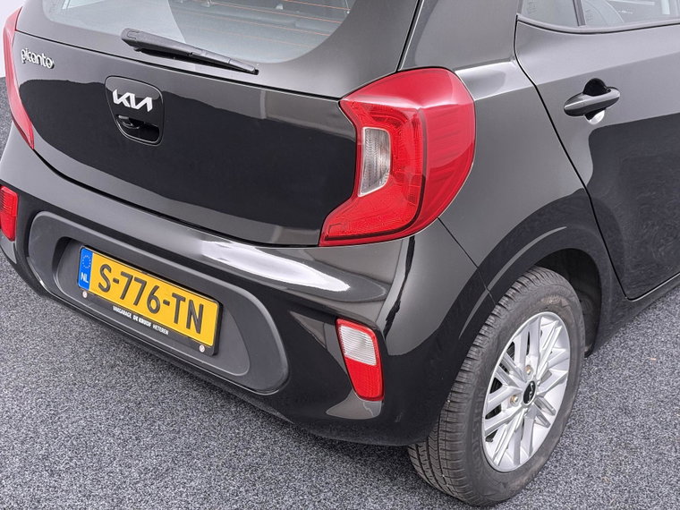 Vehicle Image 32