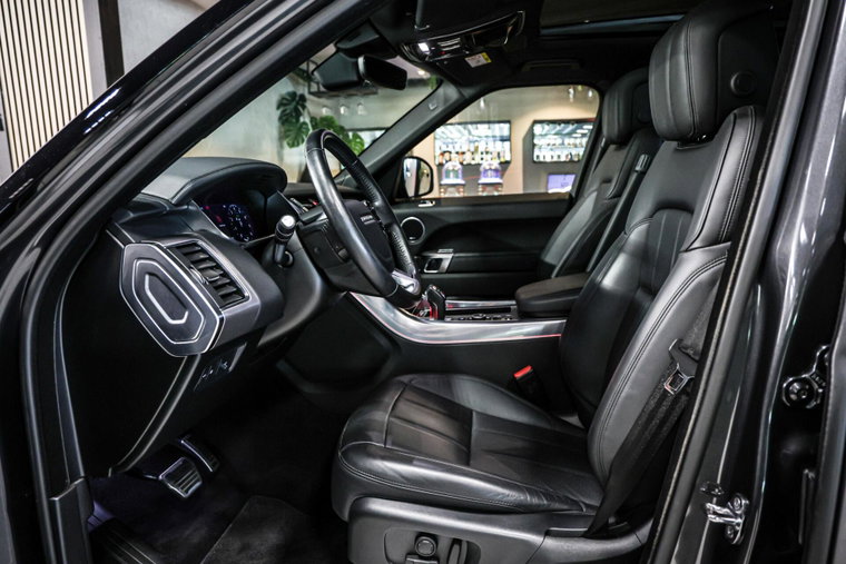 Vehicle Image 9