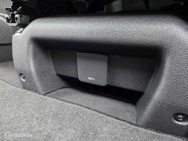 Vehicle Image 38
