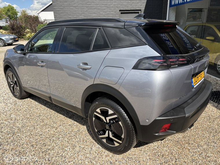 Vehicle Image 28
