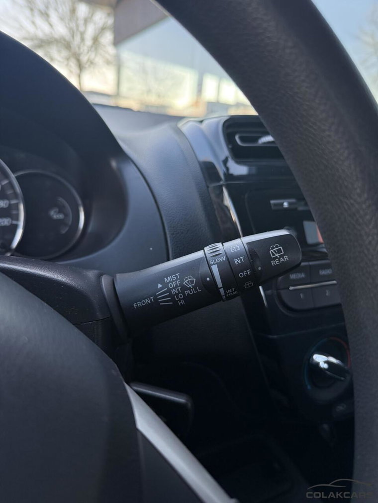 Vehicle Image 25