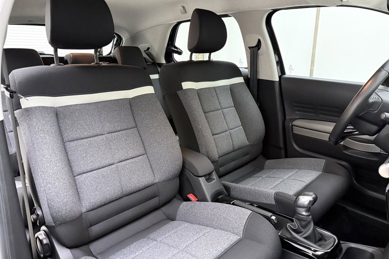 Vehicle Image 12