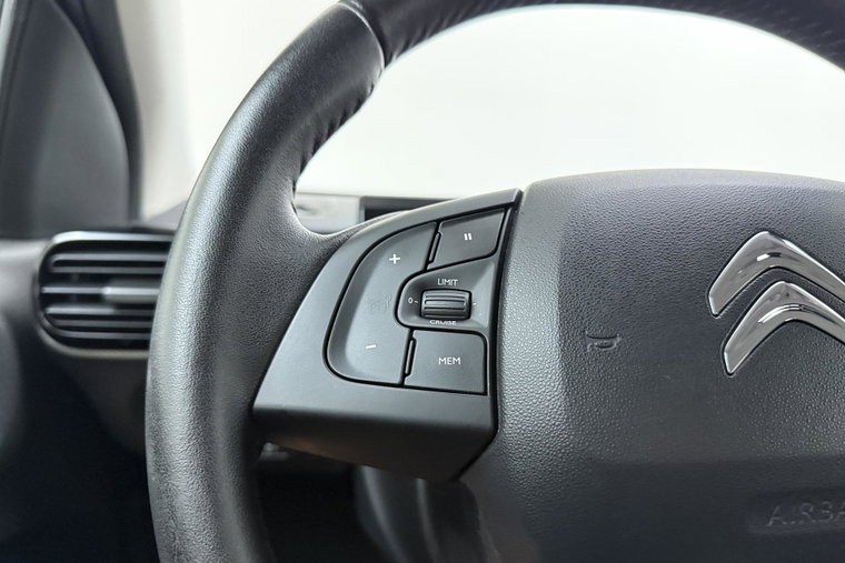 Vehicle Image 17