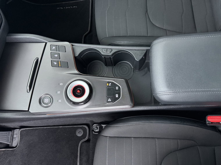 Vehicle Image 32