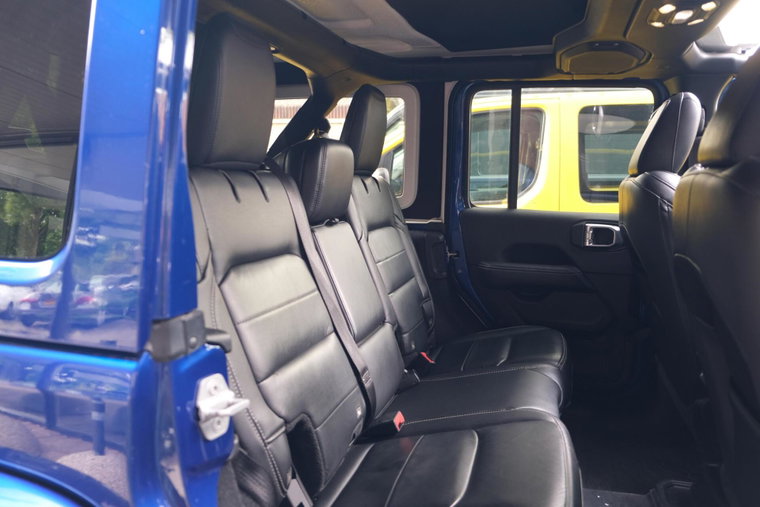 Vehicle Image 35
