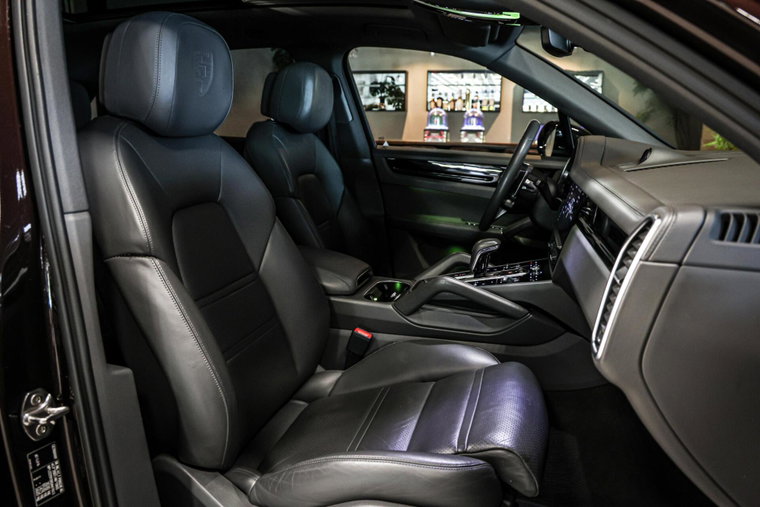 Vehicle Image 8