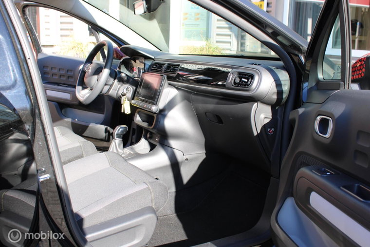 Vehicle Image 35