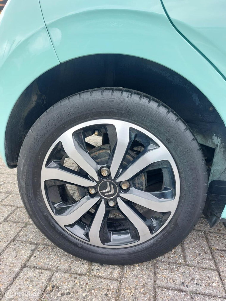 Vehicle Image 32
